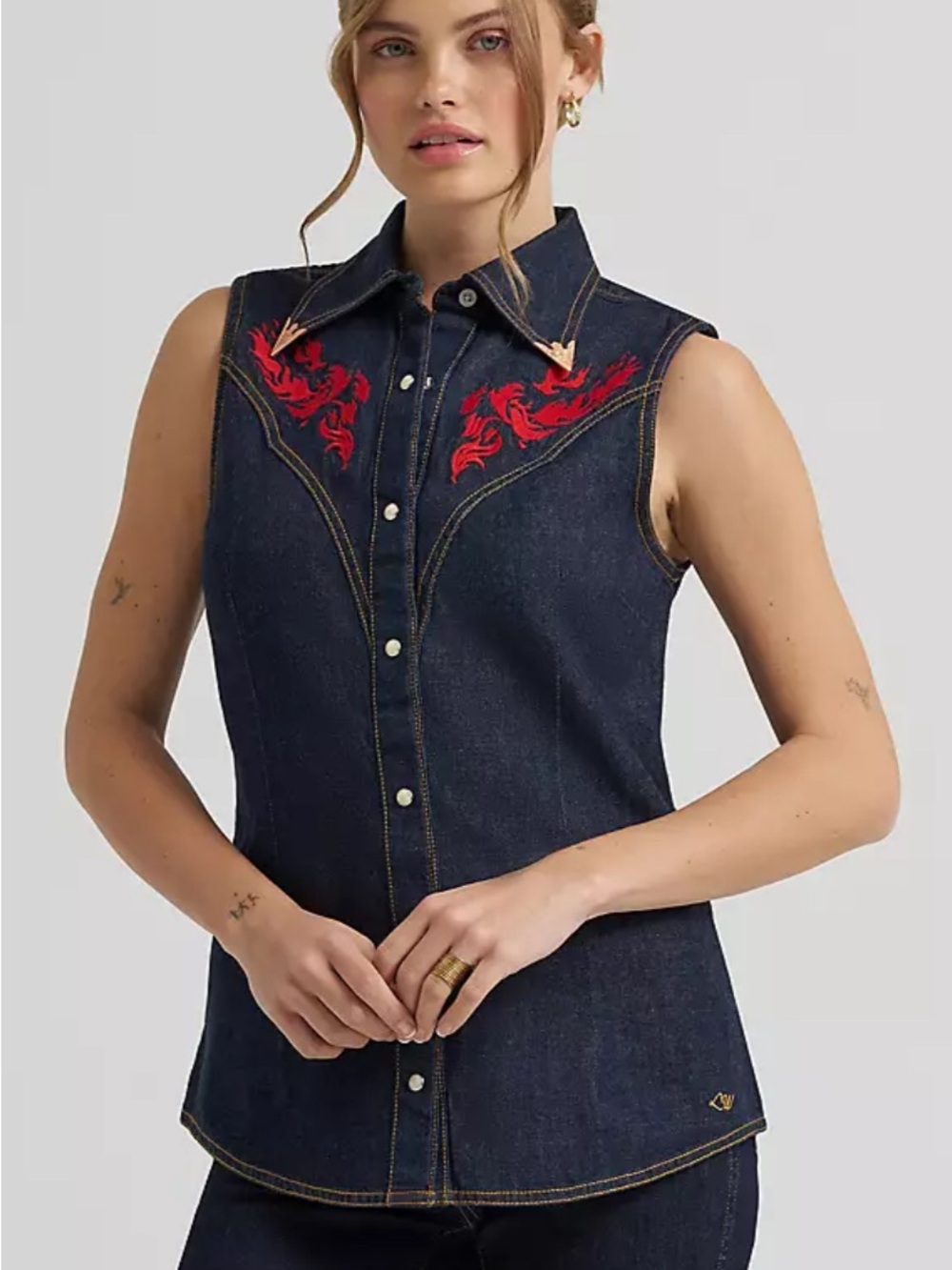 Lainey Wilson Wrangler EMBROIDERED SLEEVELESS‎ DENIM SHIRT